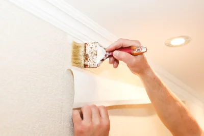 Pose de papier peint à Couesmes — revêtements muraux et toiles de verre